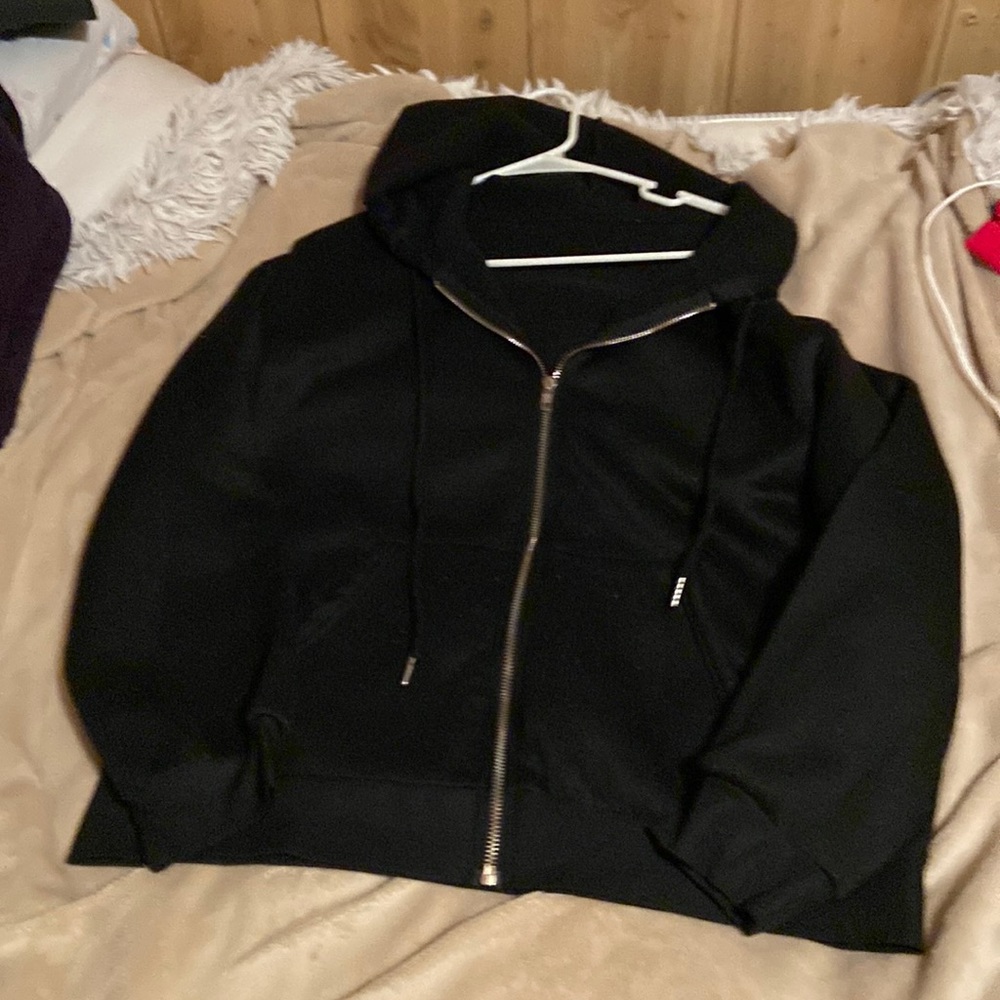 Long sleeve cropped zip up